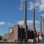 Bivio industriale in Europa: il rilancio di Leonardo e lo shock dei cinquantamila licenziamenti in Volkswagen